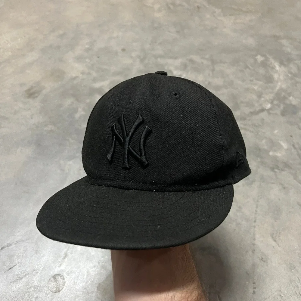 New Era 9FIFTY New York Yankees Snapback Hat Black on Black MLB Cap OSFM
